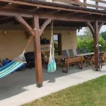 Dom Letniskowy * 谢拉库夫